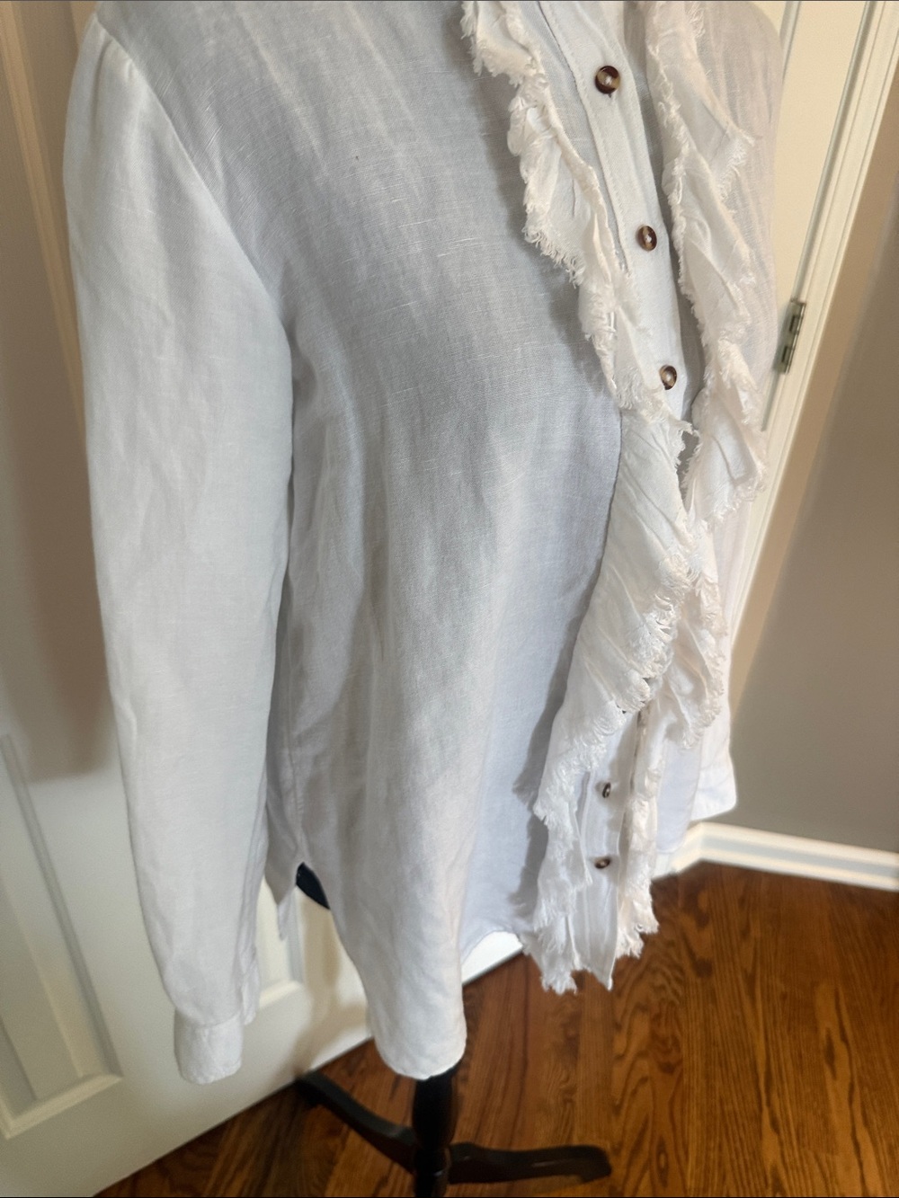 Pilcro White Linen Top with ruffle trim - Picture 5 of 11